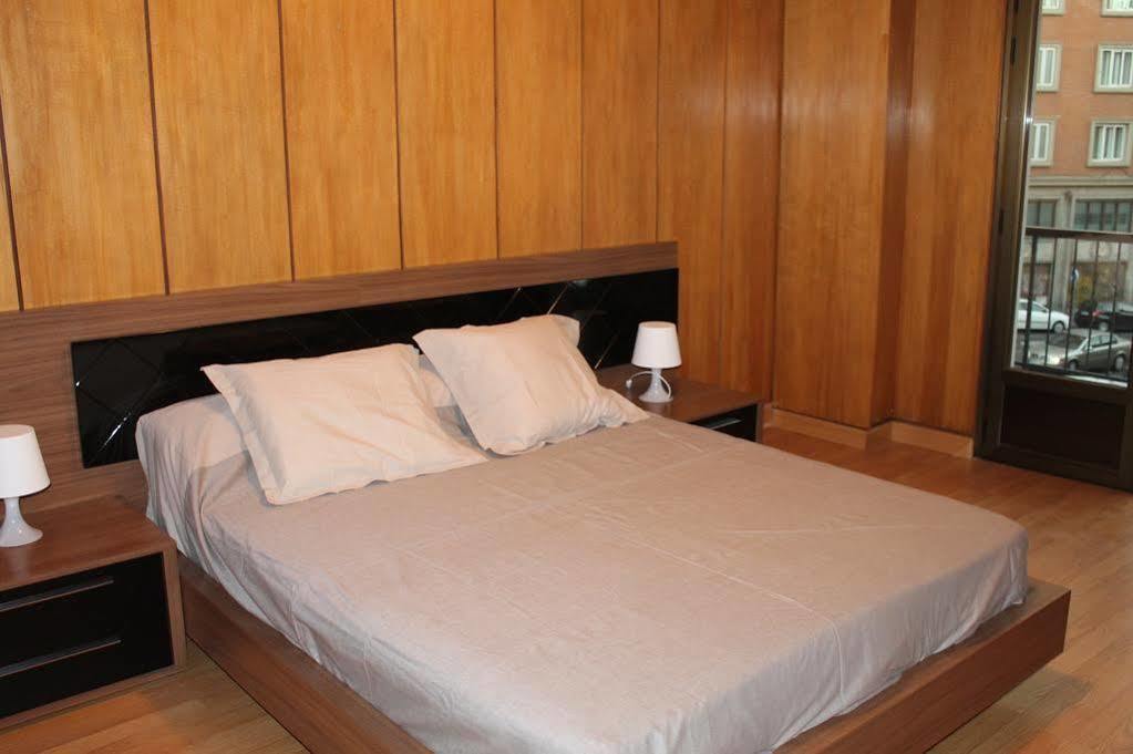 Apartamentos Rialto Madrid Kültér fotó